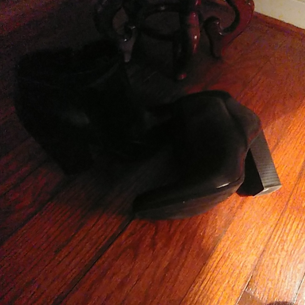 Boots - Picture 3 of 3